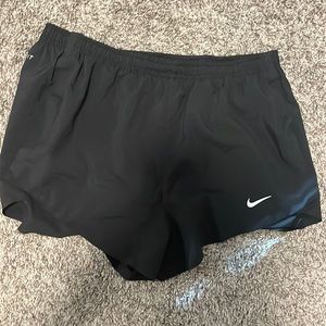 Mens Nike dri fit running shorts with built in liner. 9 inch length.